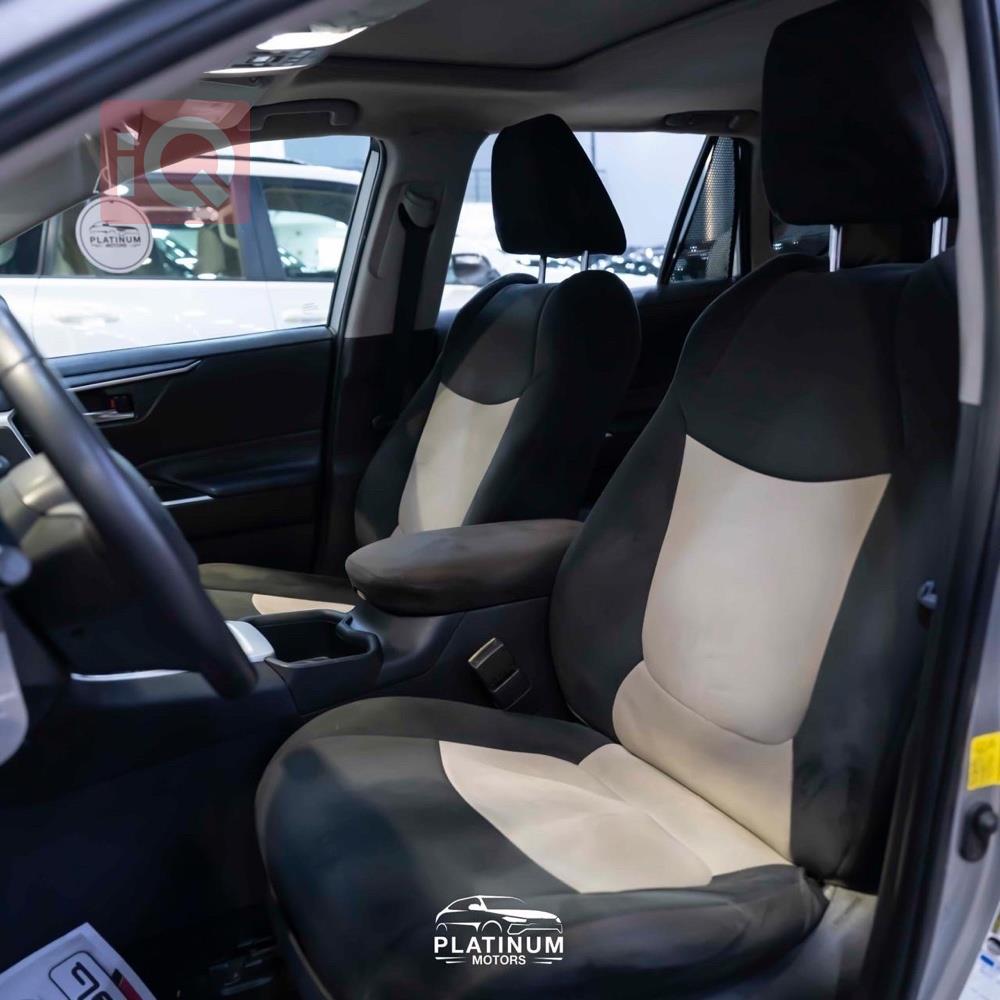 https://cdn.iqcars.iob2b45fd0-9a3f-44a7-bcd0-fc6fd785091b_8.jpg